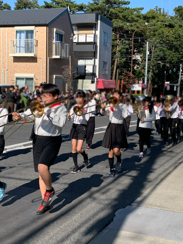市民祭のパレードで谷戸第二小学校の生徒達が参加しました